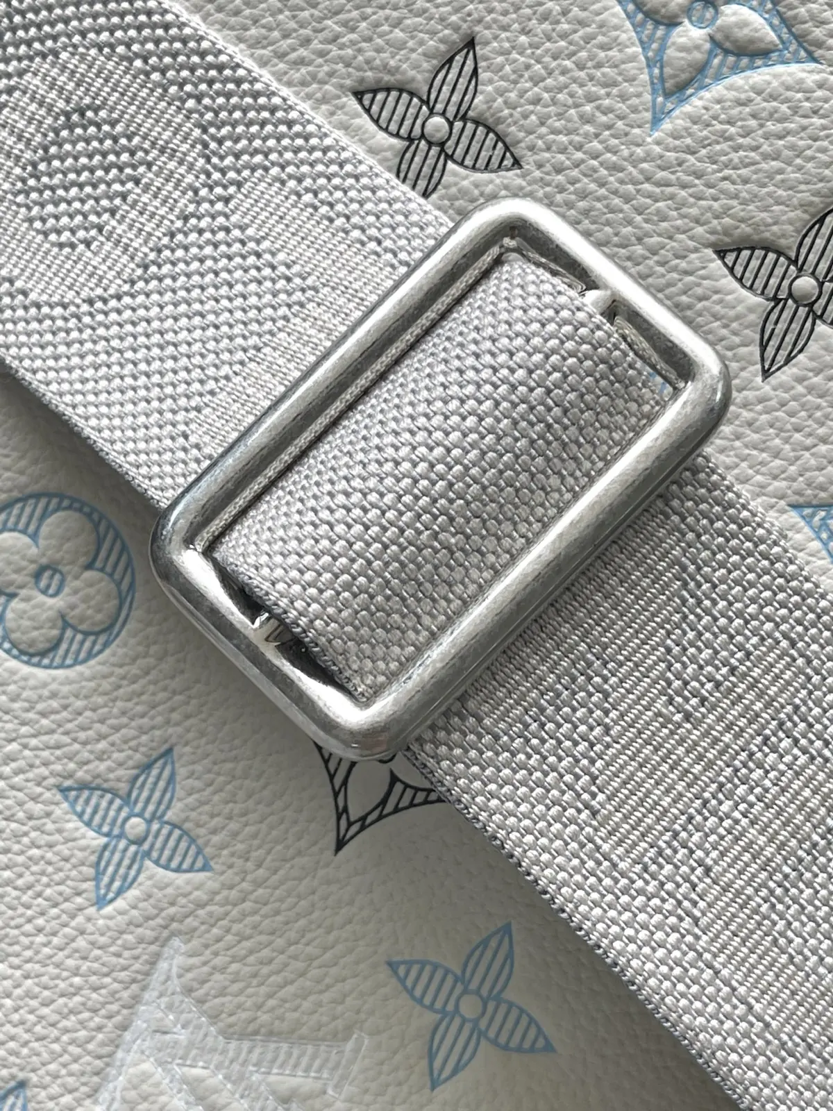 LV Style Beige Leather Crossbody Bag Lookbook Reference image 5