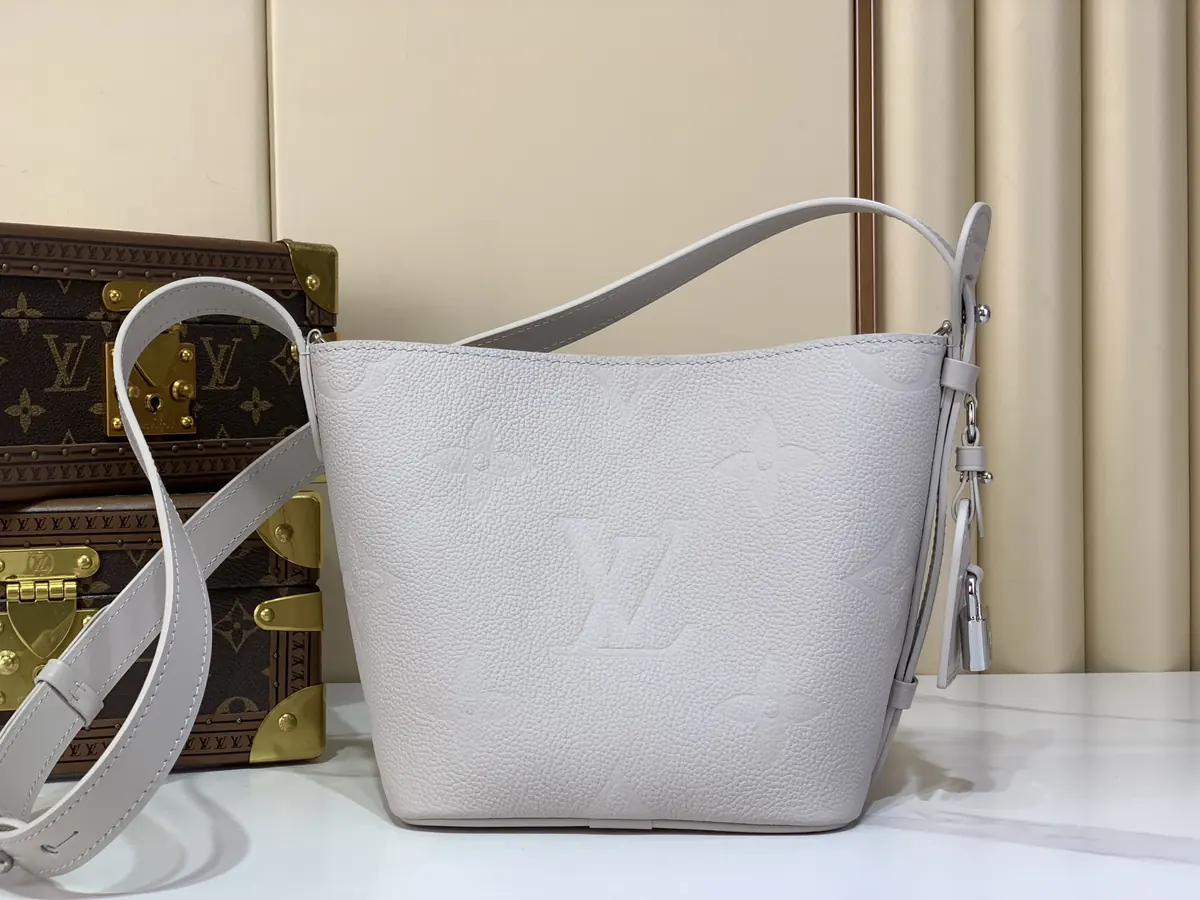 LV Style Beige Leather Crossbody Bag Lookbook Reference image 4