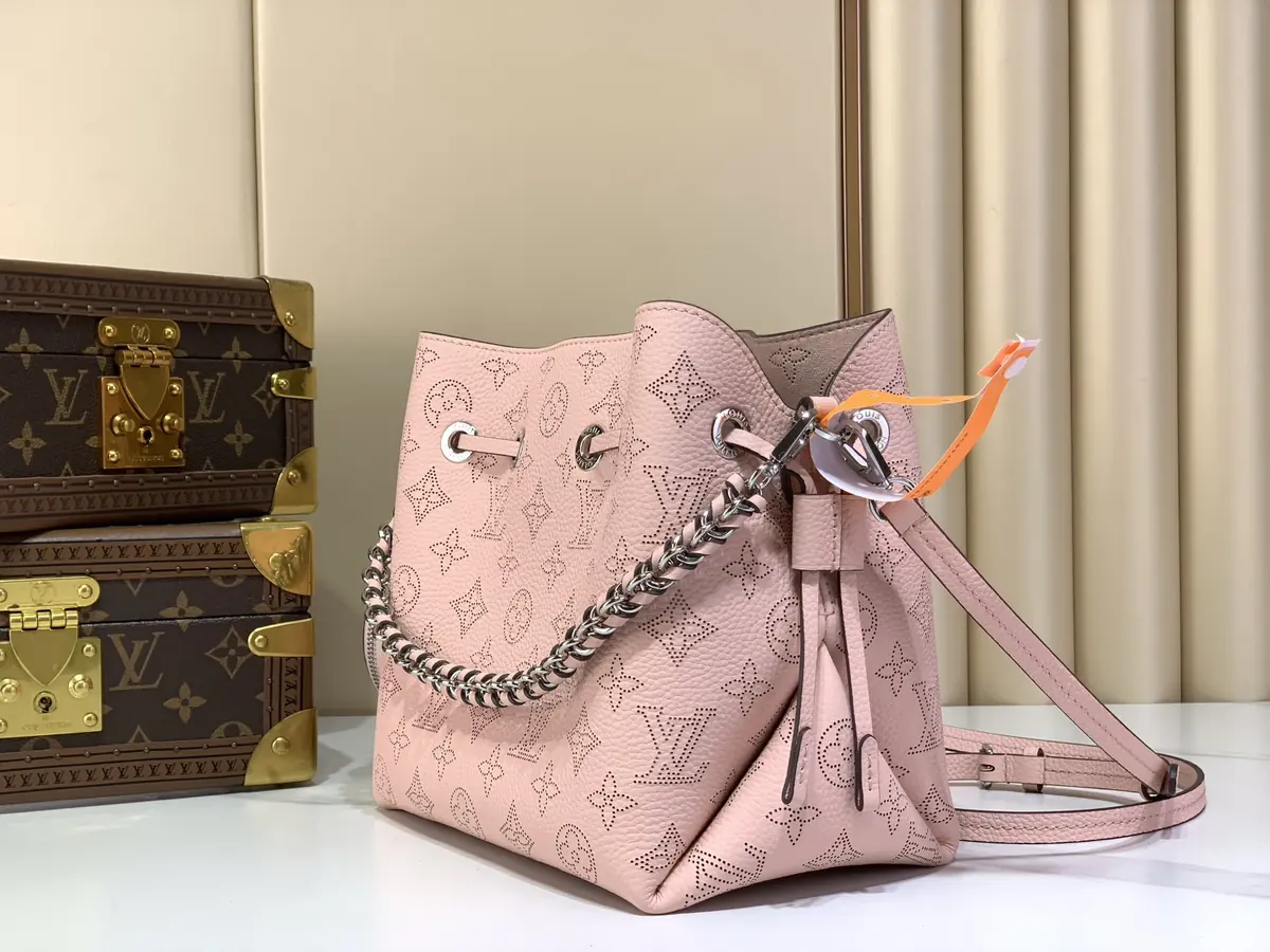 LV Style Beige Leather Crossbody Bag Lookbook Reference image 2