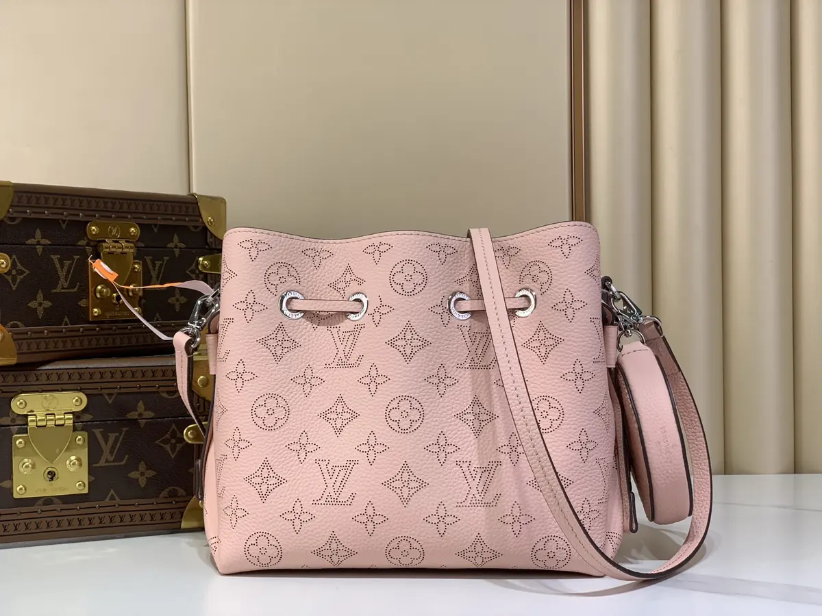 LV Style Beige Leather Crossbody Bag Lookbook Reference image 3