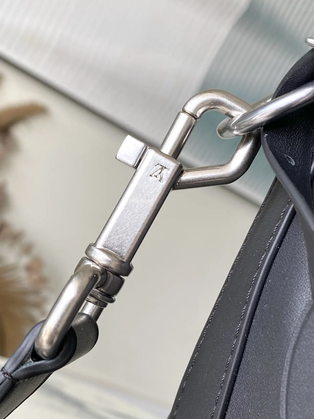 LV Style Beige Leather Hobo Bag Lookbook Reference image 6