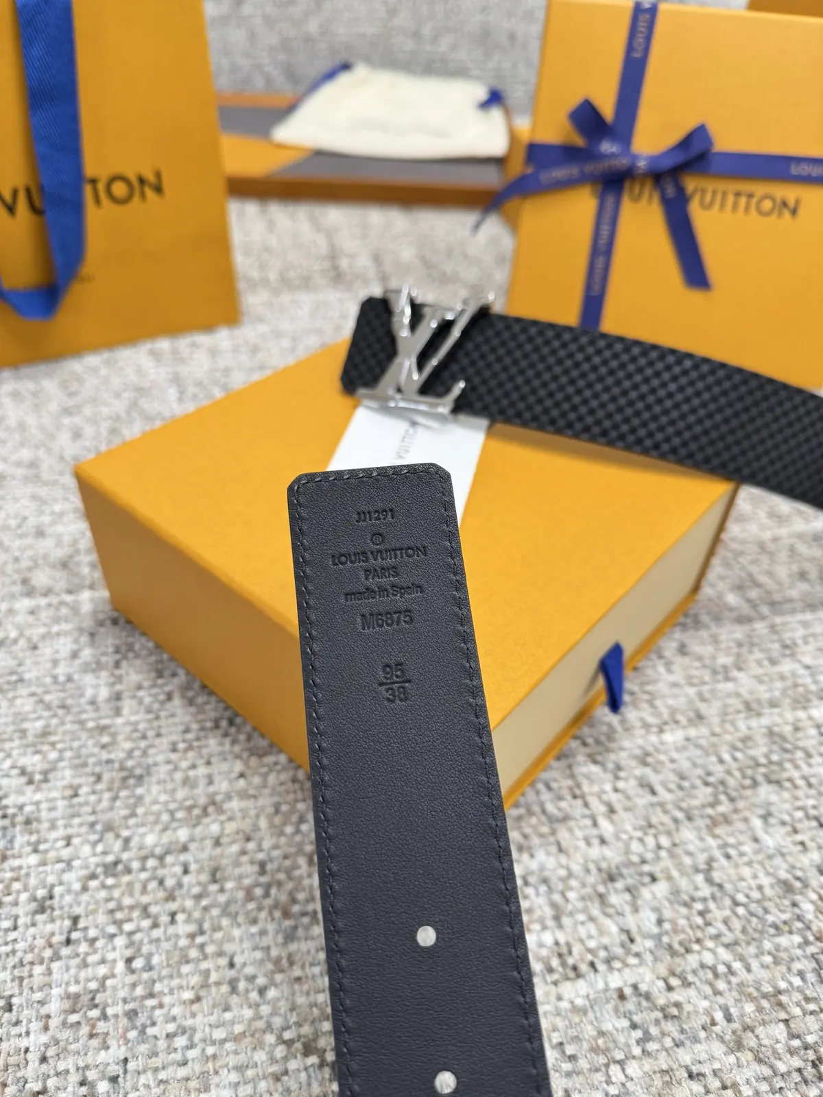 LV Style Beige Leather Men's Belt Lookbook Reference image 3
