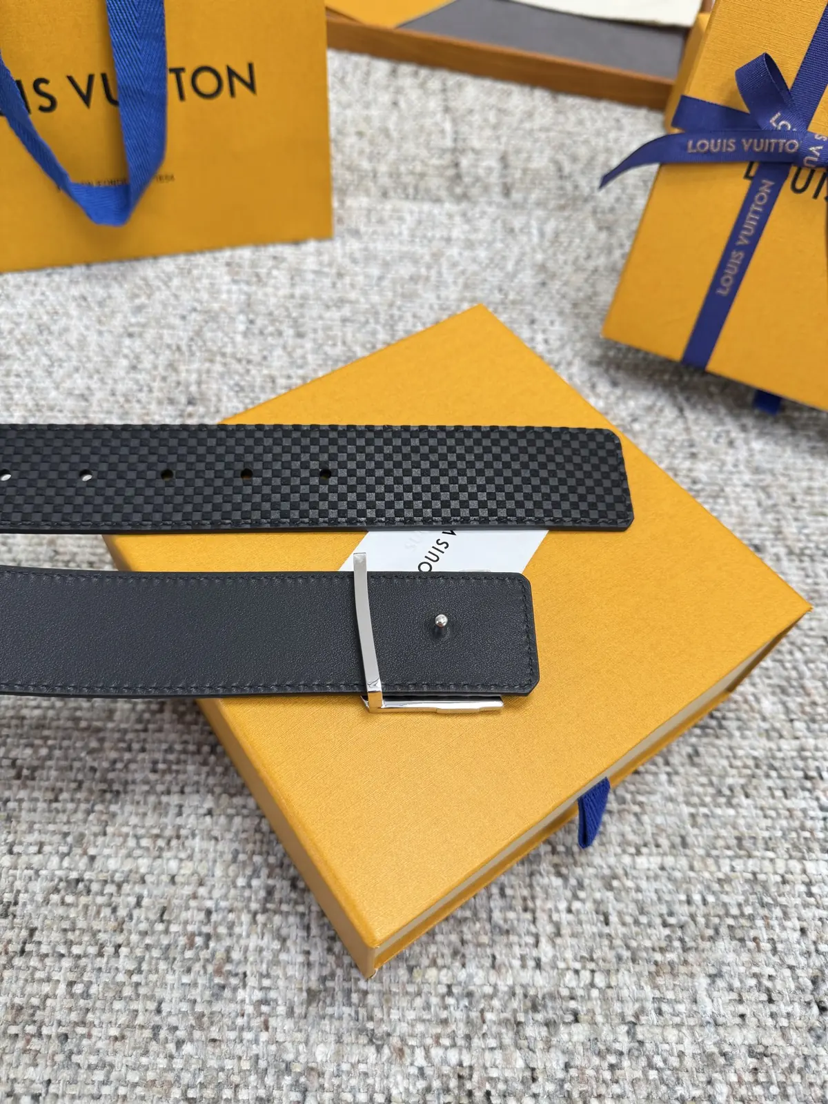 LV Style Beige Leather Men's Belt Lookbook Reference image 4