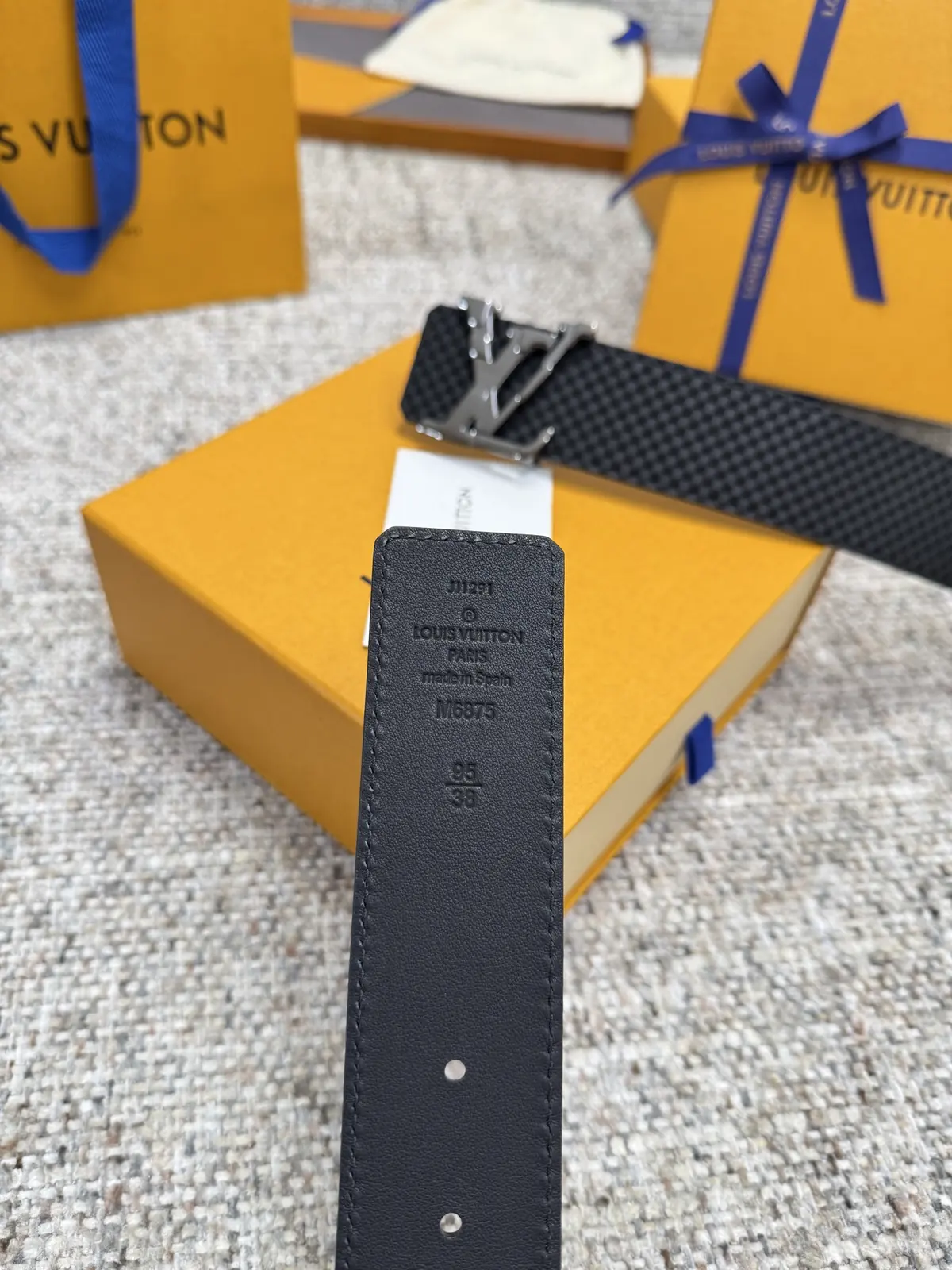 LV Style Beige Leather Men's Belt Lookbook Reference image 6
