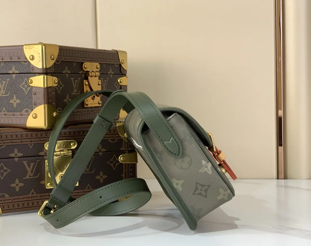 LV Style Beige Leather Messenger Bag Lookbook Reference image 2