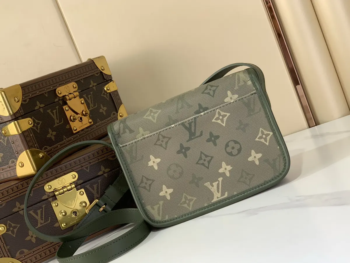 LV Style Beige Leather Messenger Bag Lookbook Reference image 3