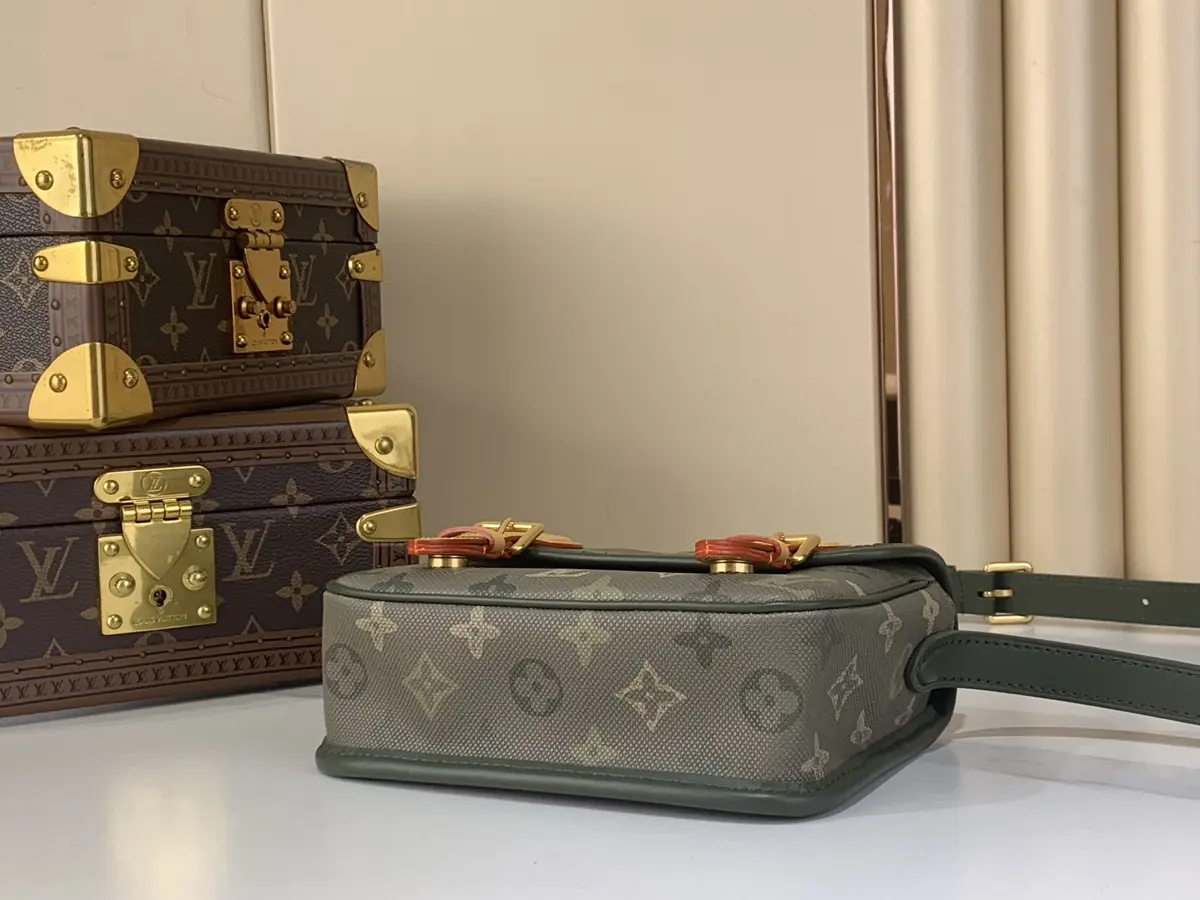LV Style Beige Leather Messenger Bag Lookbook Reference image 4