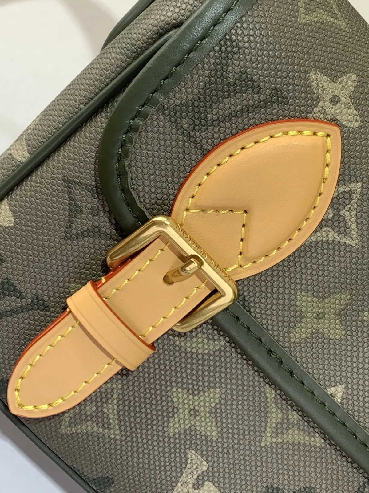 LV Style Beige Leather Messenger Bag Lookbook Reference image 5