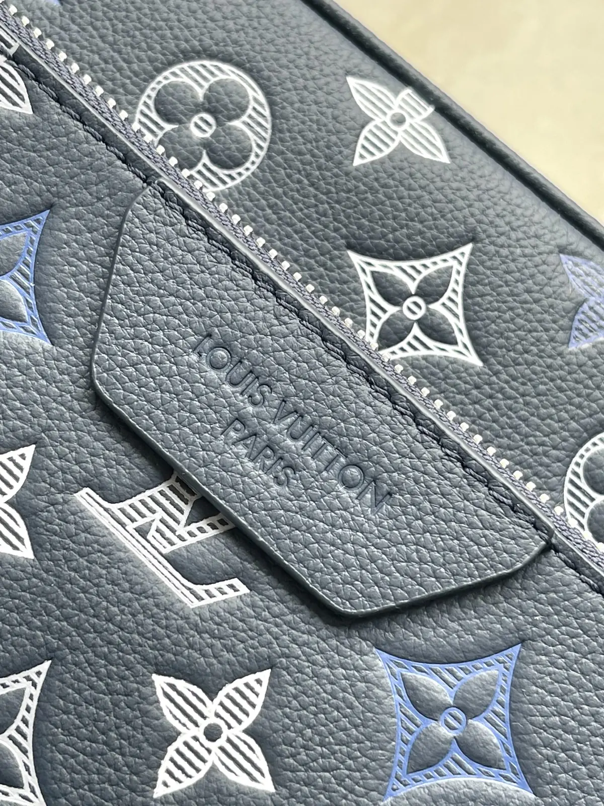 LV Style Beige Leather Messenger Bag Lookbook Reference image 5