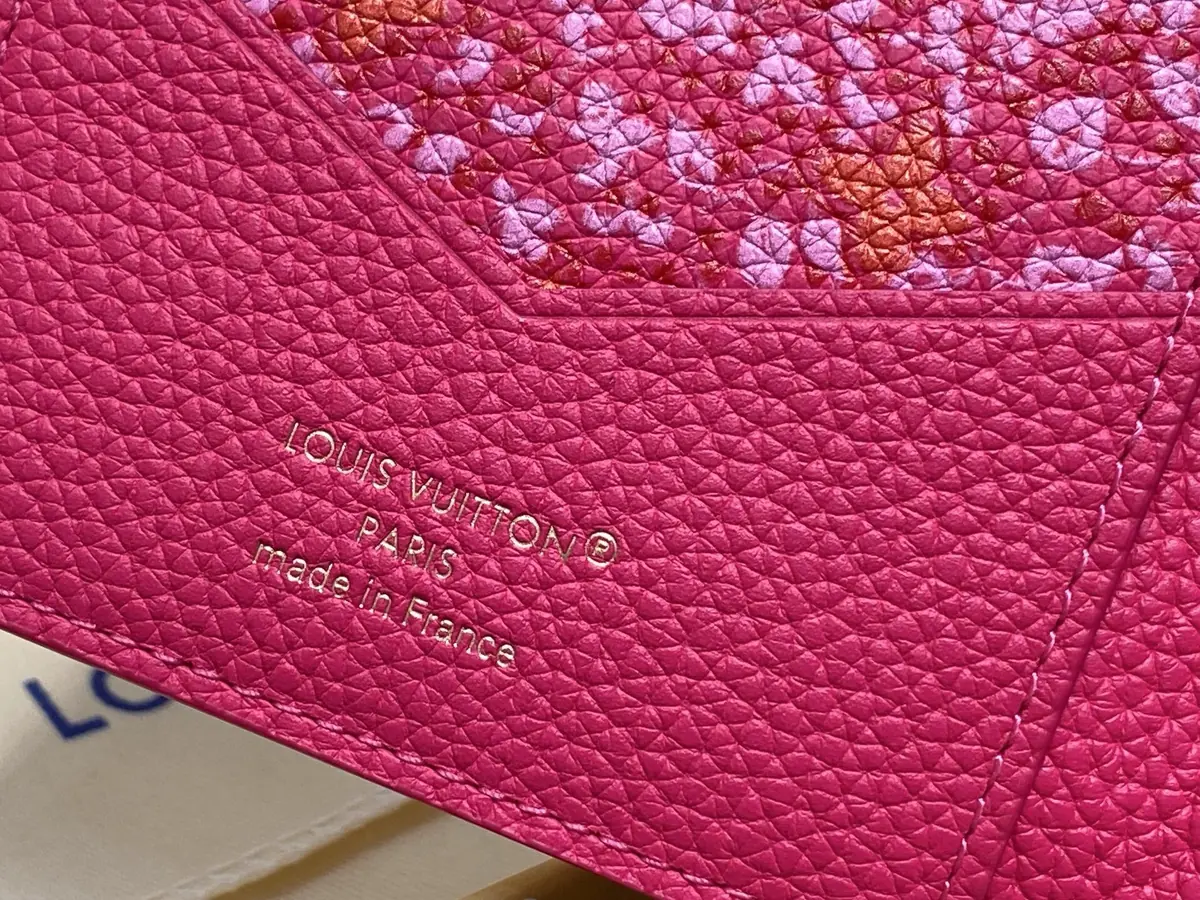 LV Style Beige Leather Passport Cover Bags detail image 2 from source 787746