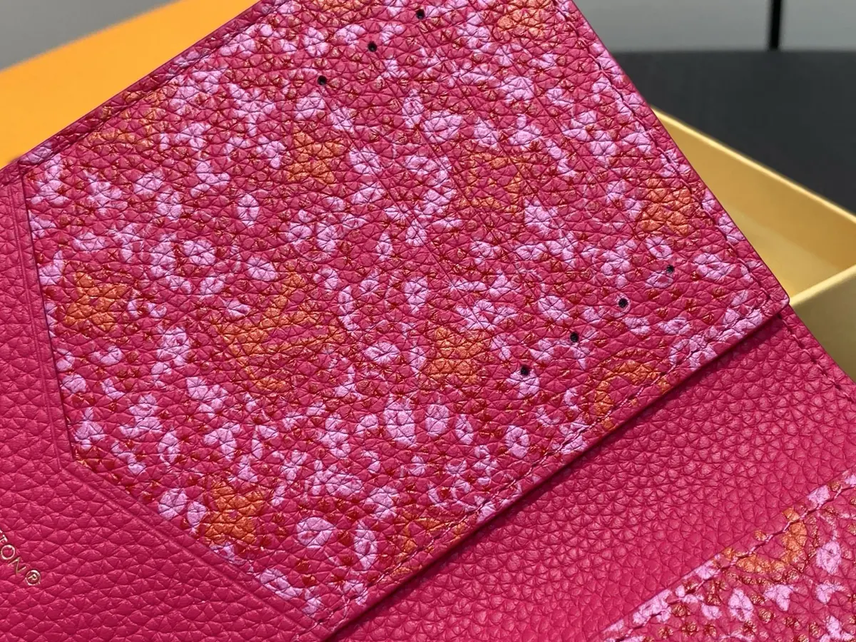 LV Style Beige Leather Passport Cover Bags detail image 3 from source 787746