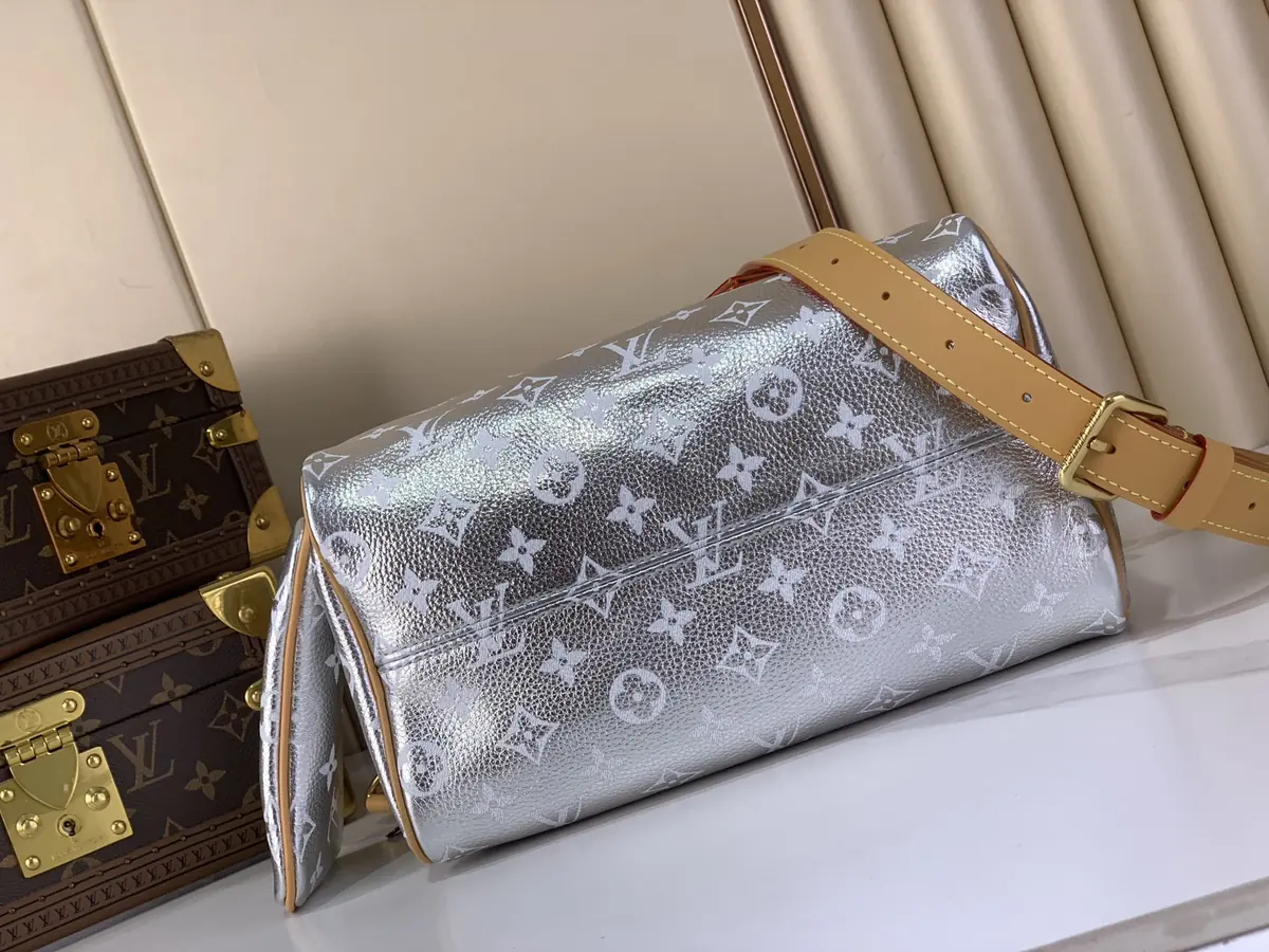 LV Style Beige Leather Shoulder Bag Lookbook Reference image 4
