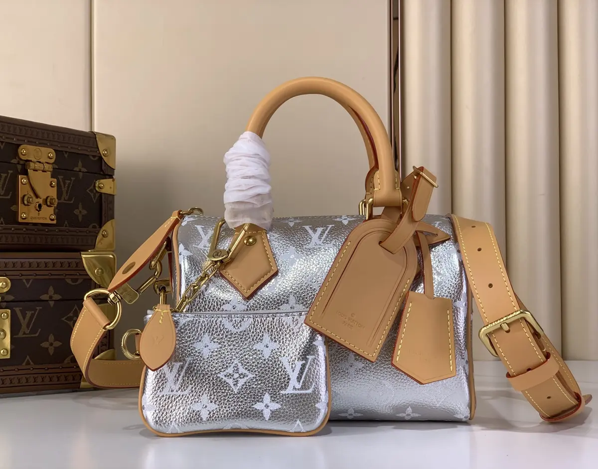 LV Style Beige Leather Shoulder Bag Lookbook Reference image 1