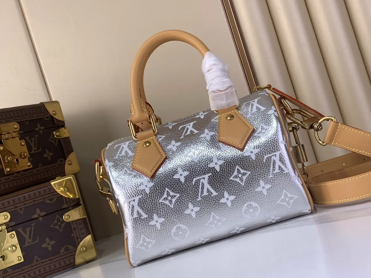 LV Style Beige Leather Shoulder Bag Lookbook Reference image 3