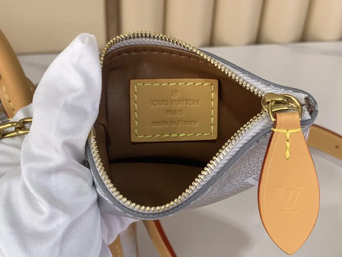 LV Style Beige Leather Shoulder Bag Lookbook Reference image 5