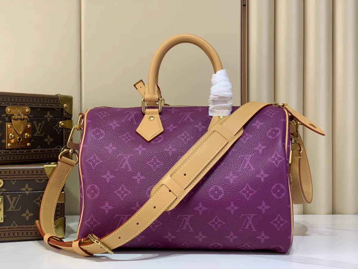 LV Style Beige Leather Shoulder Bag Lookbook Reference image 3