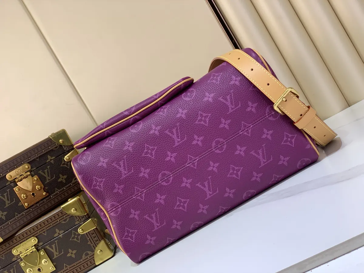 LV Style Beige Leather Shoulder Bag Lookbook Reference image 4