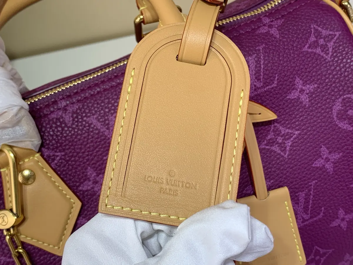LV Style Beige Leather Shoulder Bag Lookbook Reference image 5