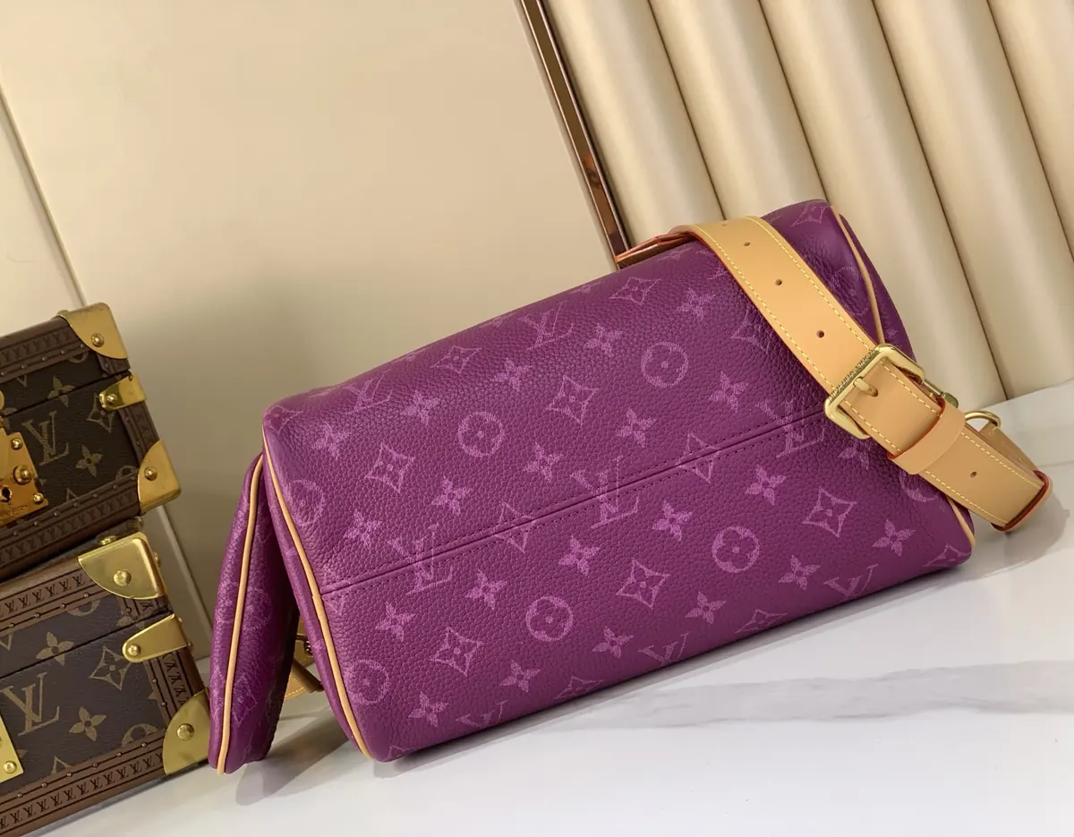 LV Style Beige Leather Shoulder Bag Lookbook Reference image 3