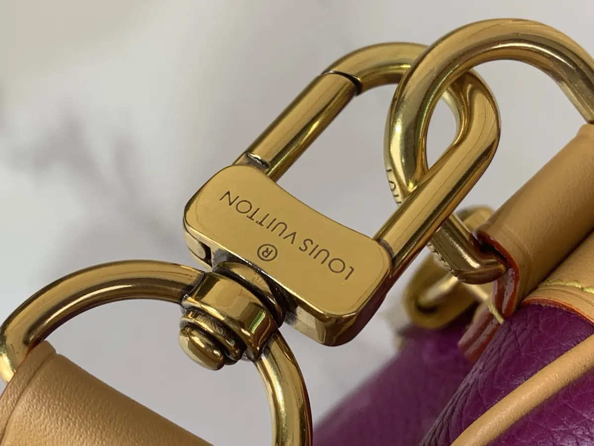 LV Style Beige Leather Shoulder Bag Lookbook Reference image 5