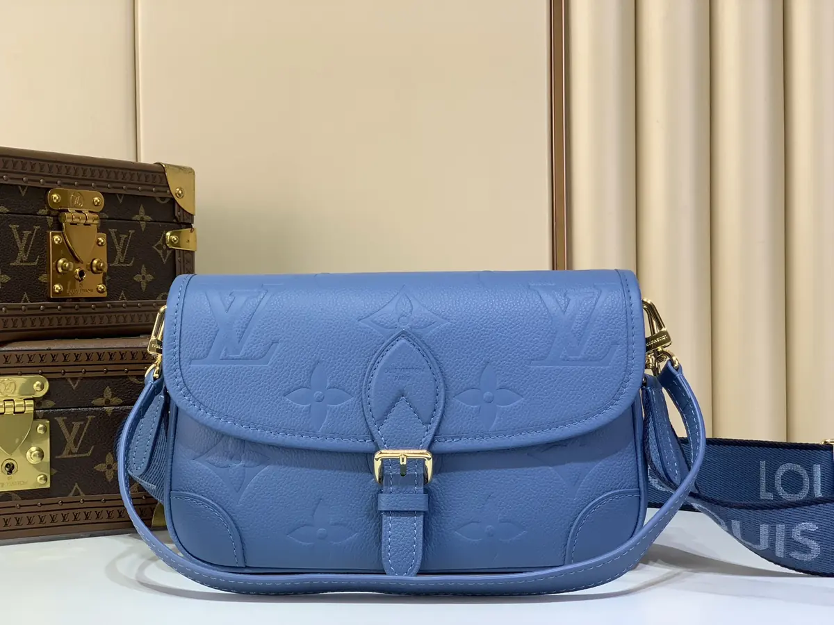 LV Style Beige Leather Shoulder Bag Lookbook Reference image 1