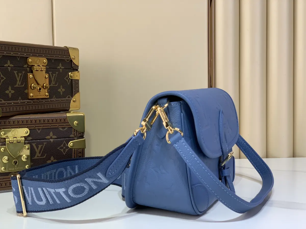 LV Style Beige Leather Shoulder Bag Lookbook Reference image 2