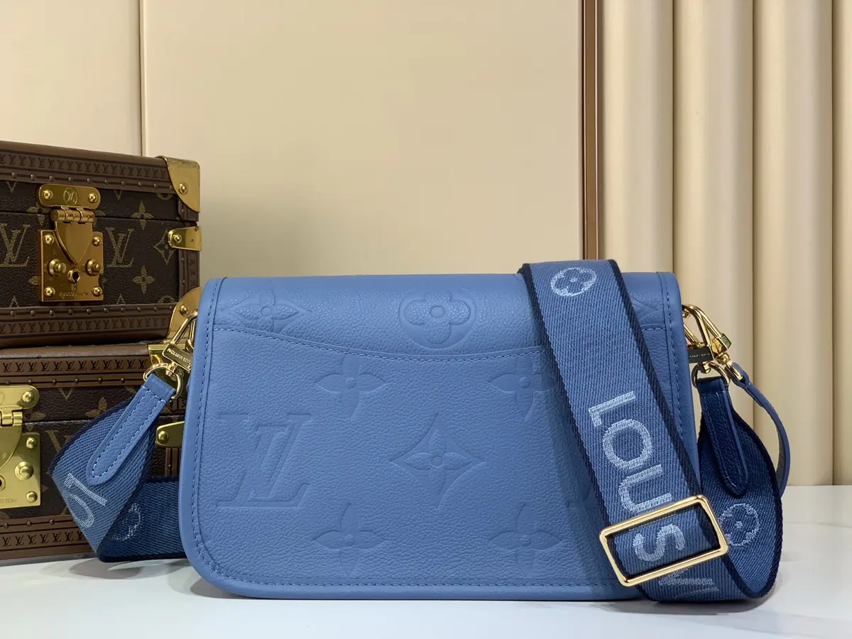 LV Style Beige Leather Shoulder Bag Lookbook Reference image 3