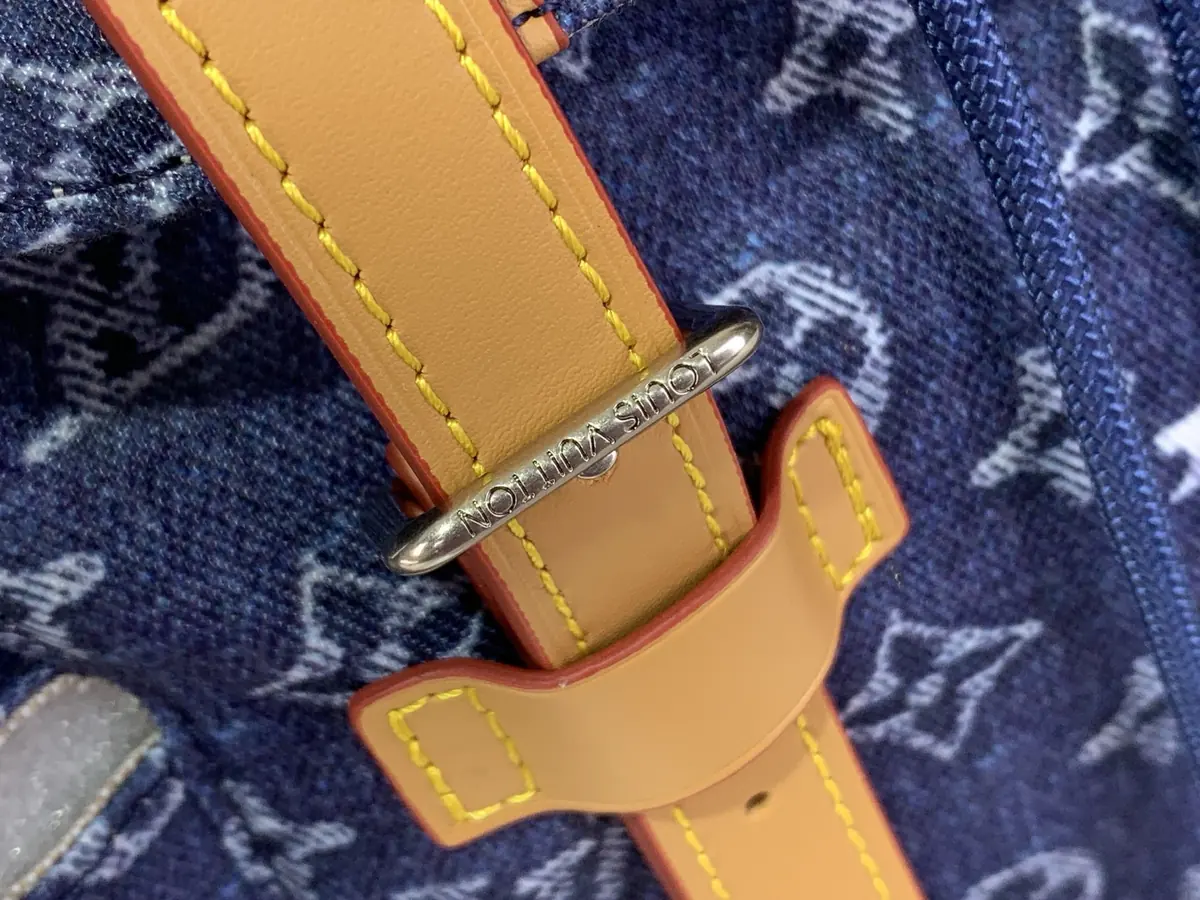 LV Style Beige Leather Shoulder Bag Lookbook Reference image 5