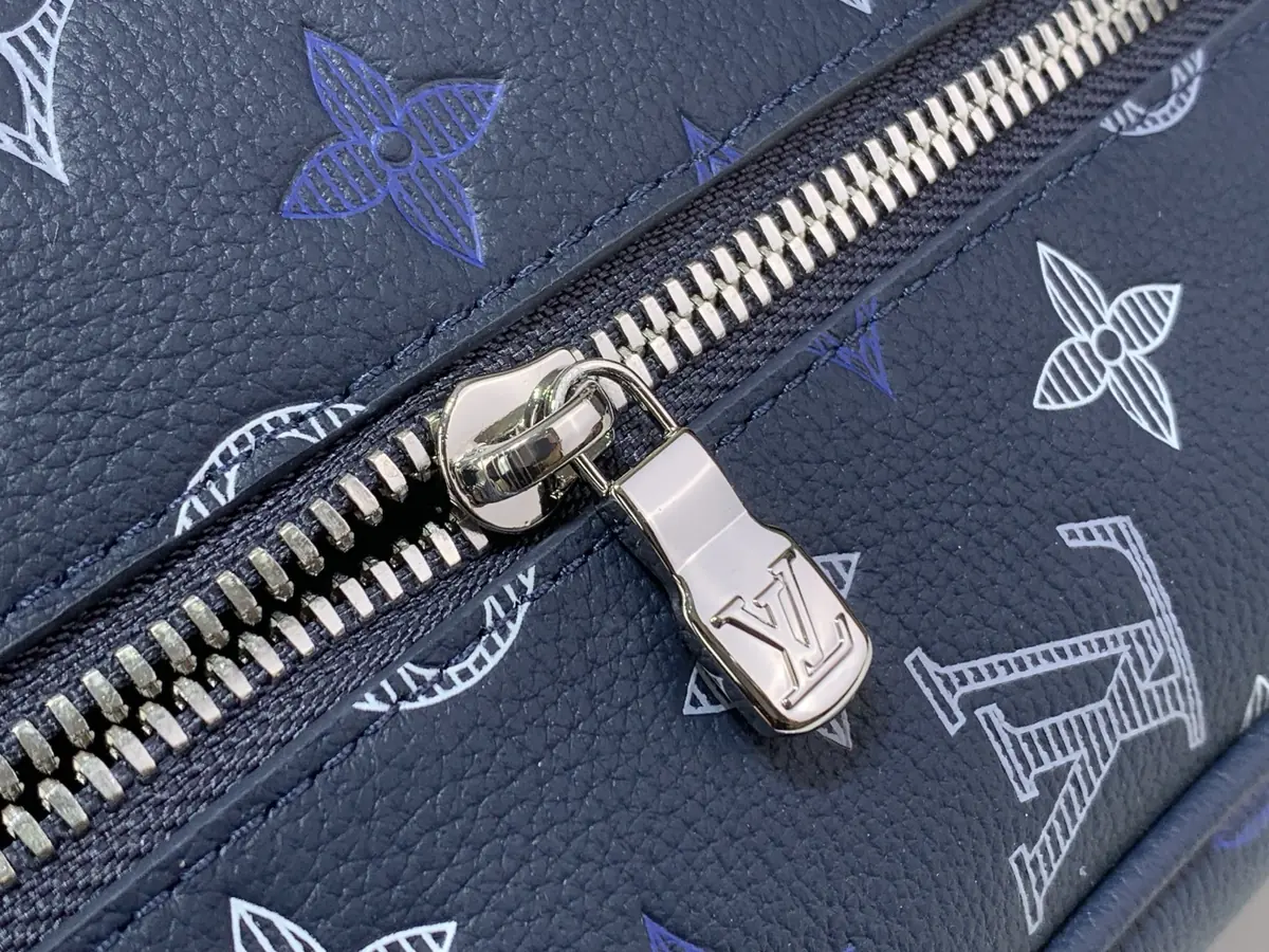 LV Style Beige Leather Toiletry Bag Lookbook Reference image 6