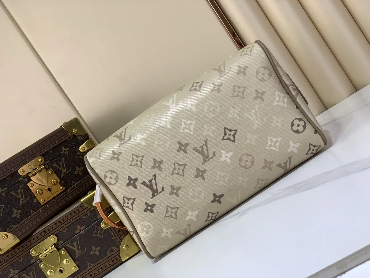 LV Style Beige Leather Toiletry Bag Lookbook Reference image 4