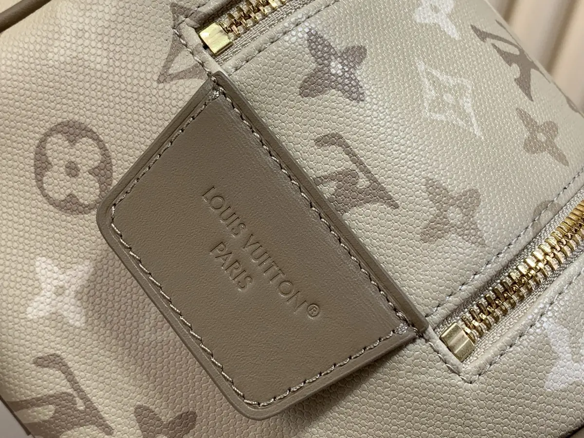 LV Style Beige Leather Toiletry Bag Lookbook Reference image 5