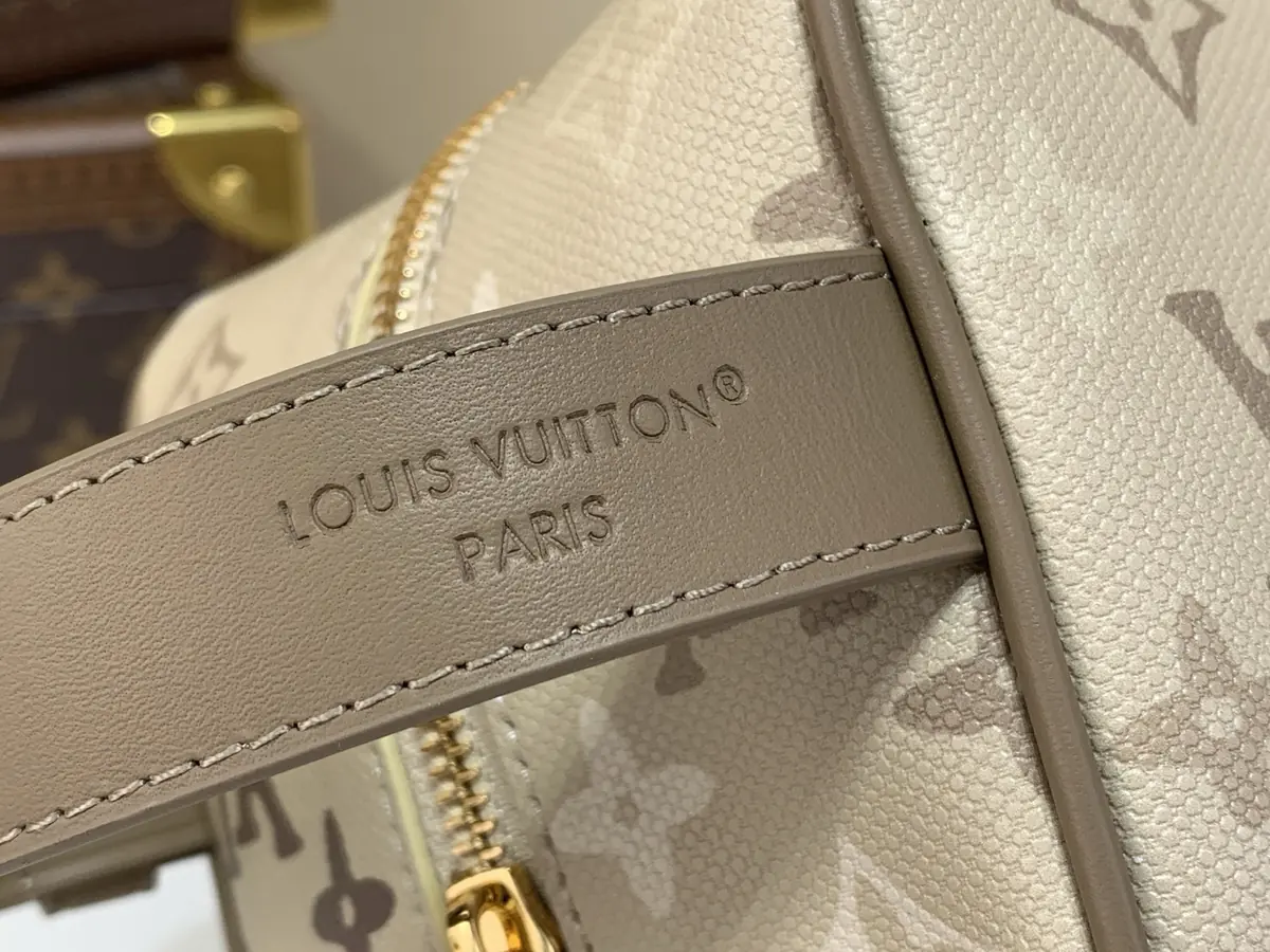 LV Style Beige Leather Toiletry Bag Lookbook Reference image 6