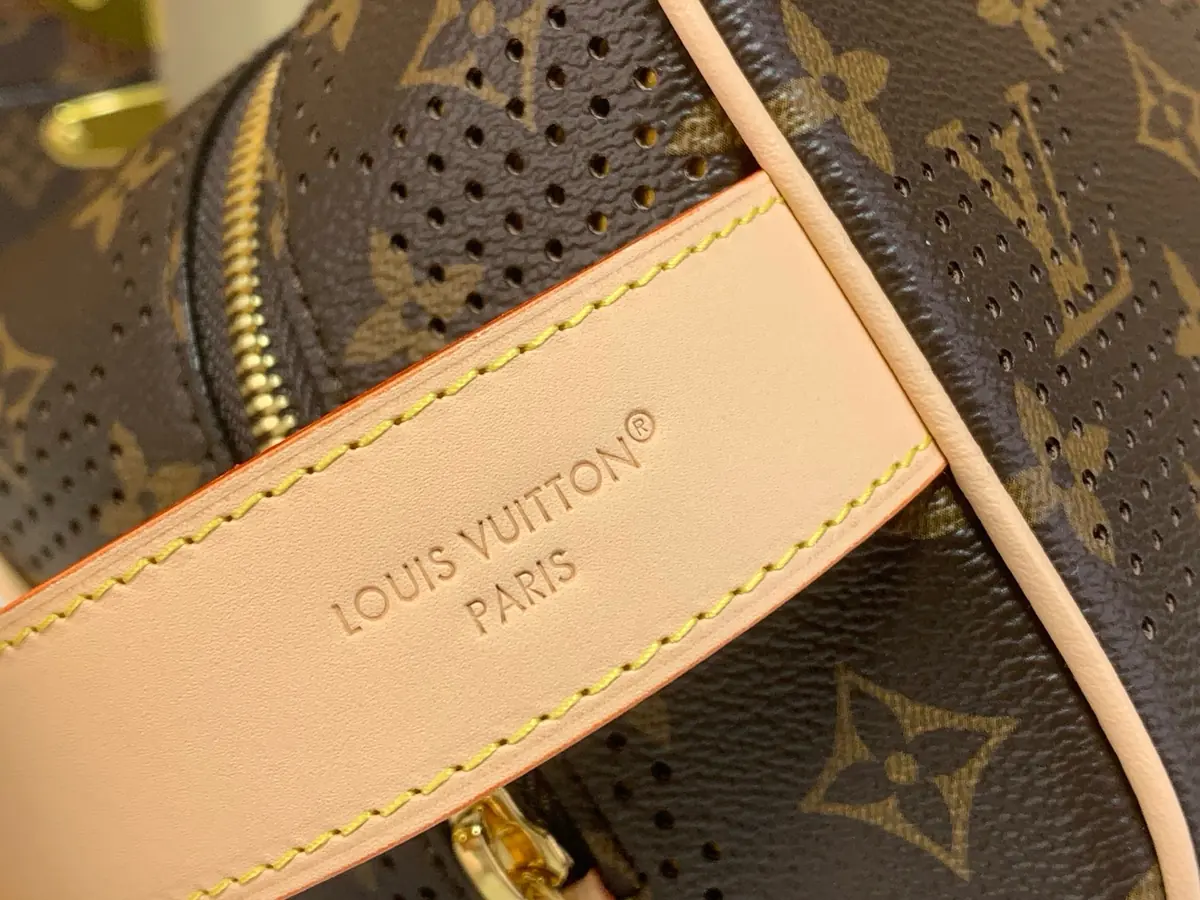 LV Style Beige Leather Toiletry Bag style reference detail image 5 from source 787683