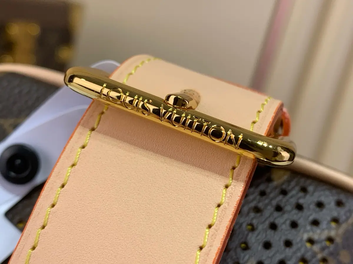 LV Style Beige Leather Toiletry Bag style reference detail image 7 from source 787683