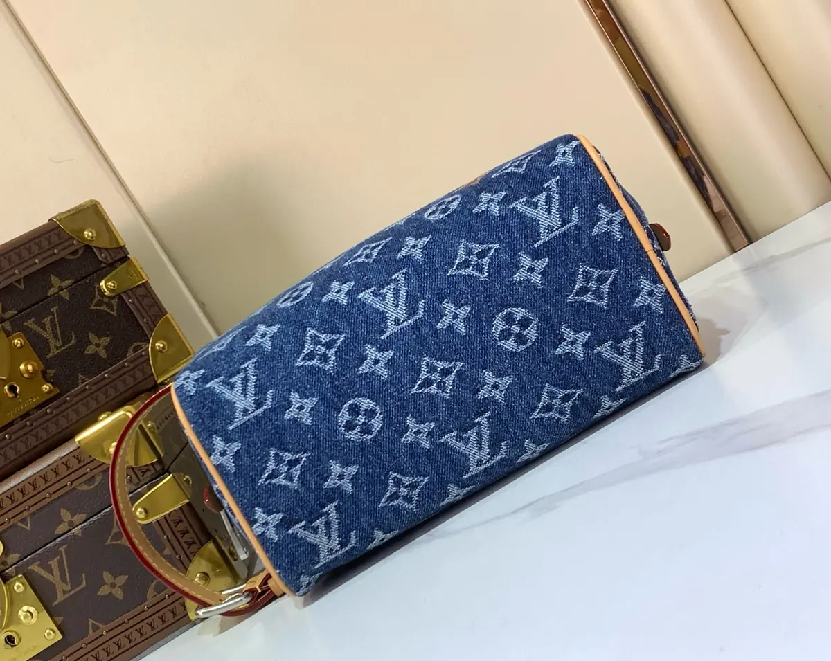 LV Style Beige Leather Toiletry Bag style reference detail image 4 from source 787734