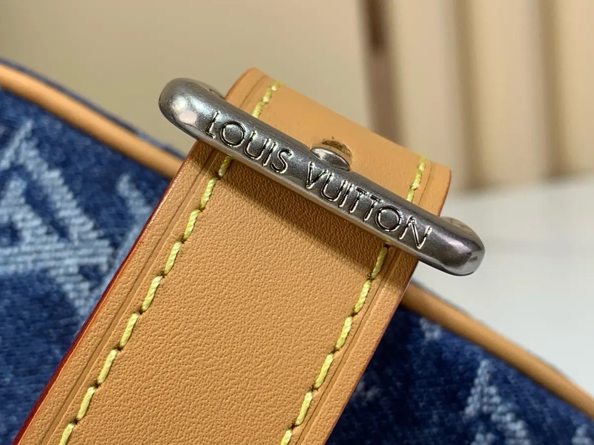 LV Style Beige Leather Toiletry Bag style reference detail image 6 from source 787734
