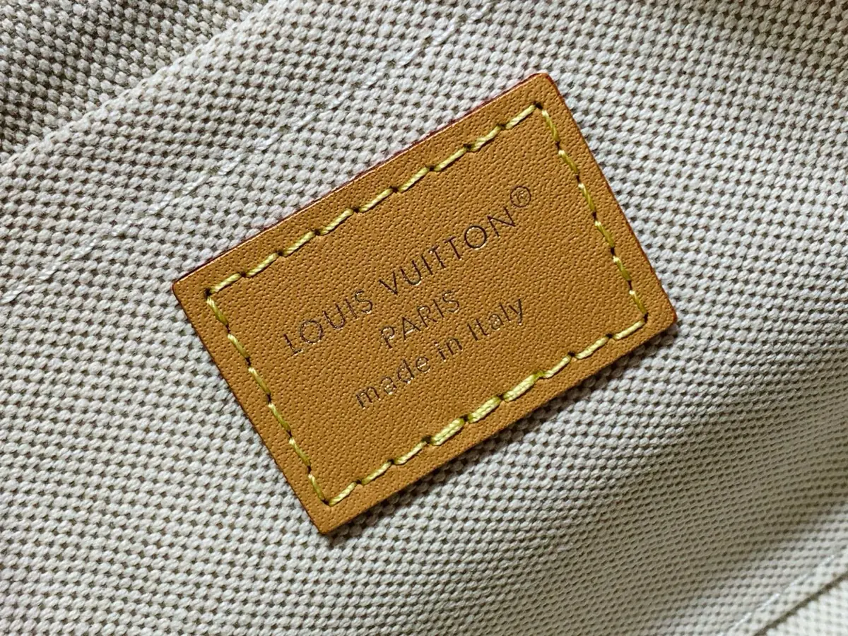 LV Style Beige Leather Toiletry Bag style reference detail image 8 from source 787734