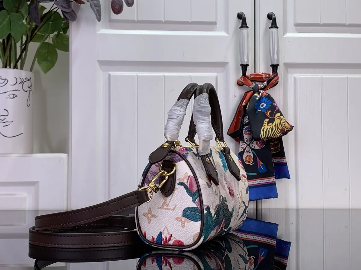 LV Style Beige Leather Top Handle Bag Lookbook Reference image 2
