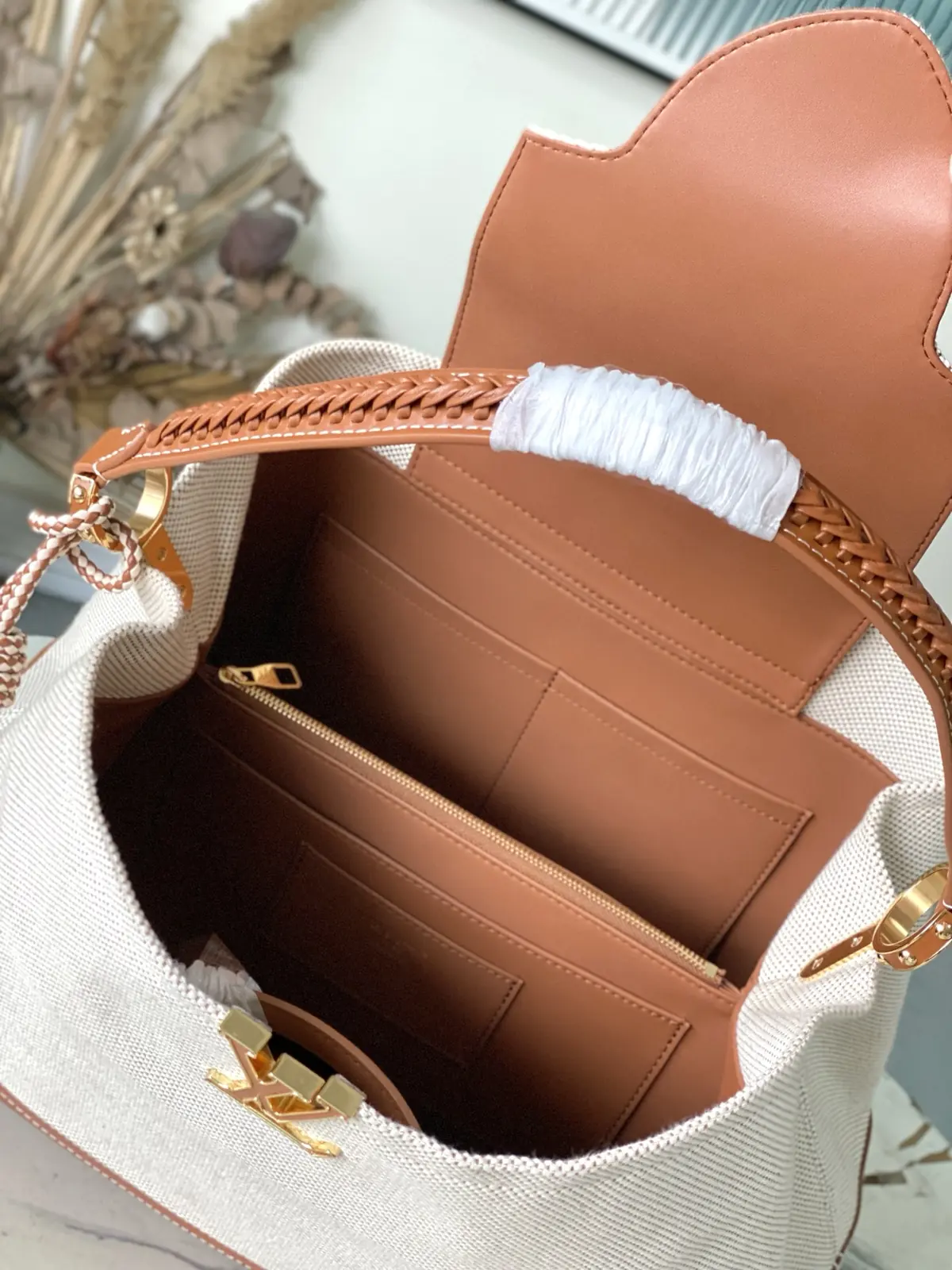 LV Style Beige Leather Top Handle Bag style reference detail image 8 from source 787675