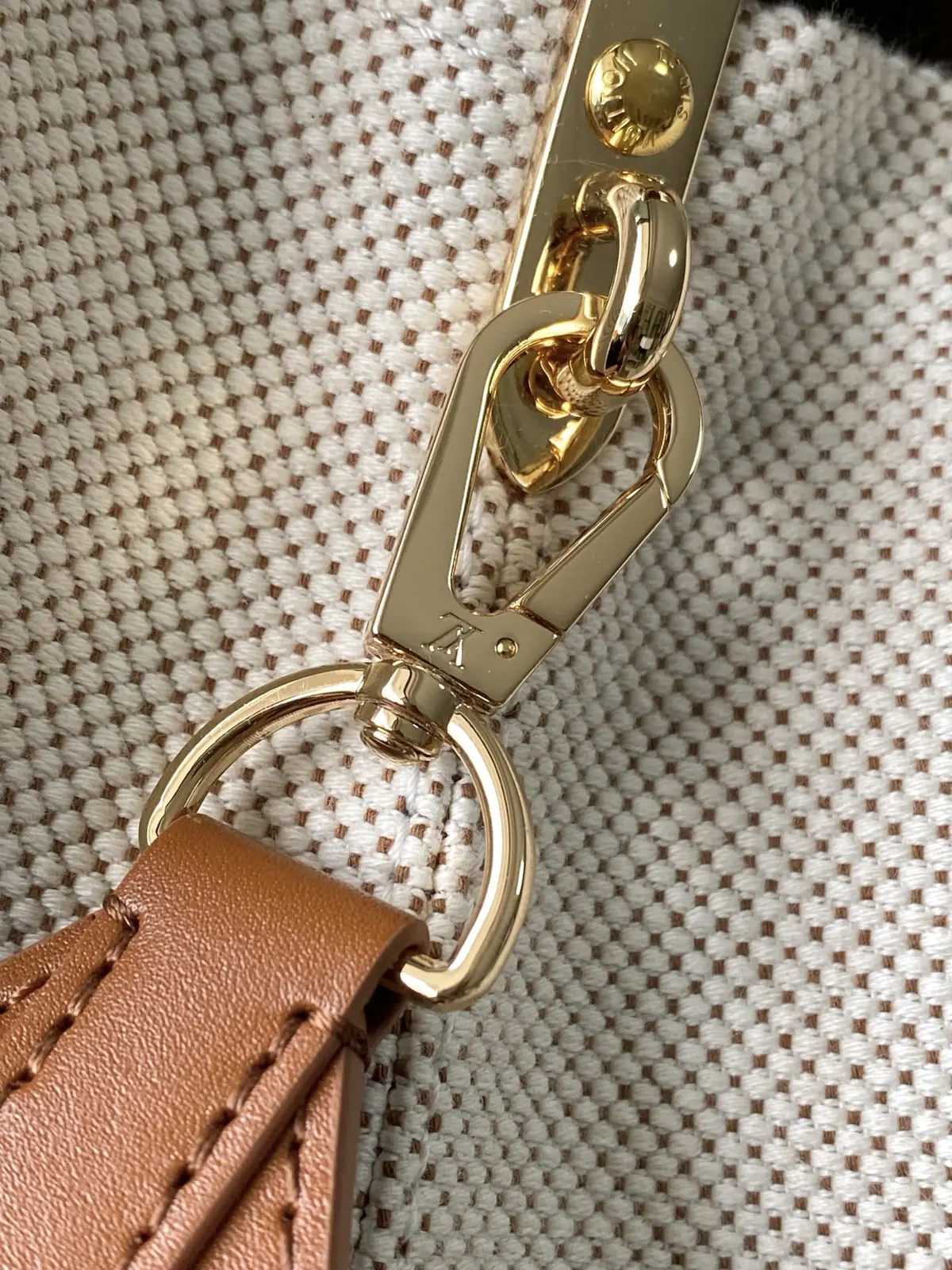 LV Style Beige Leather Top Handle Bag style reference detail image 7 from source 787676