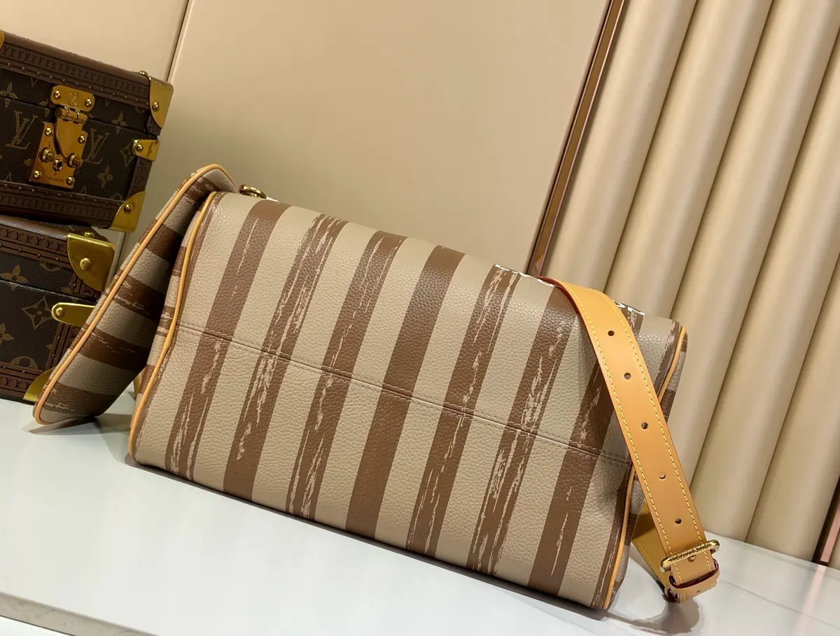 LV Style Beige Leather Top Handle Bag style reference detail image 4 from source 787692