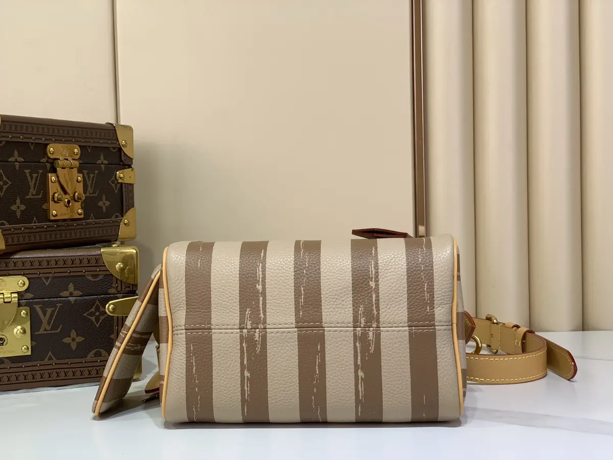 LV Style Beige Leather Top Handle Bag style reference detail image 4 from source 787693