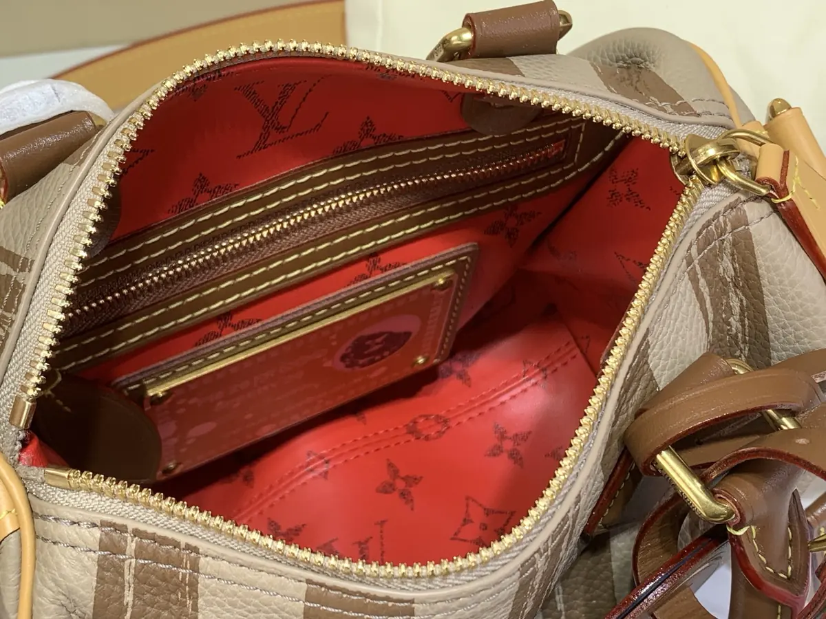 LV Style Beige Leather Top Handle Bag style reference detail image 9 from source 787693