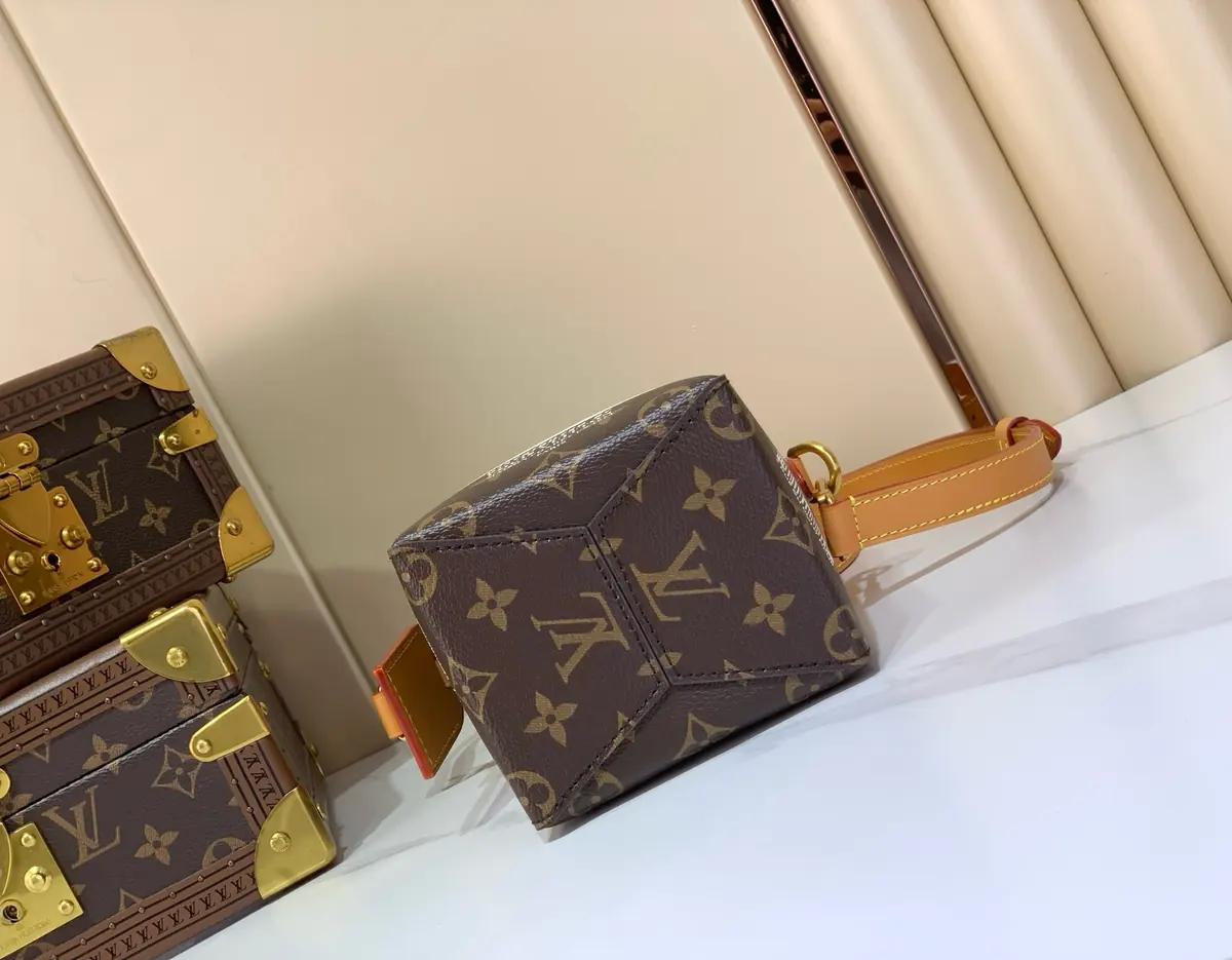 LV Style Beige Leather Top Handle Bag style reference detail image 4 from source 787694