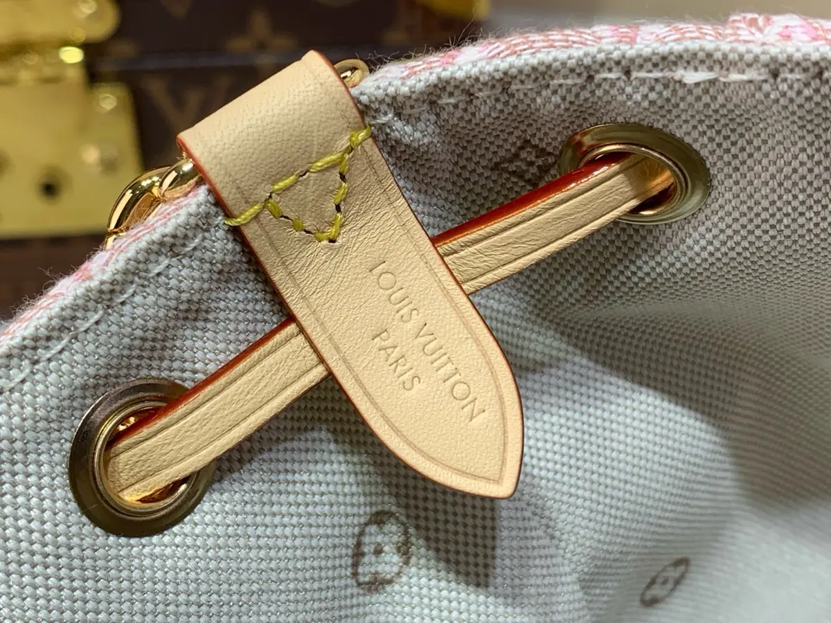 LV Style Beige Leather Top Handle Bag style reference detail image 8 from source 787724