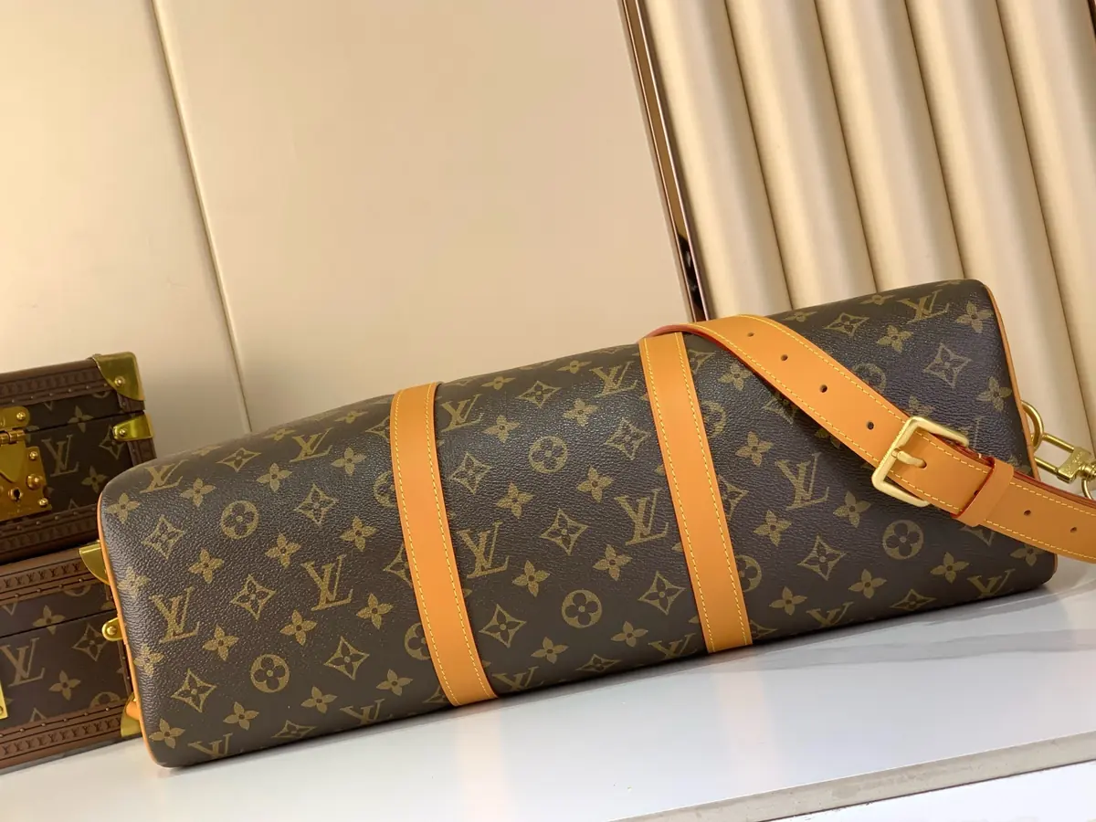 LV Style Beige Leather Travel Bag Lookbook Reference image 4
