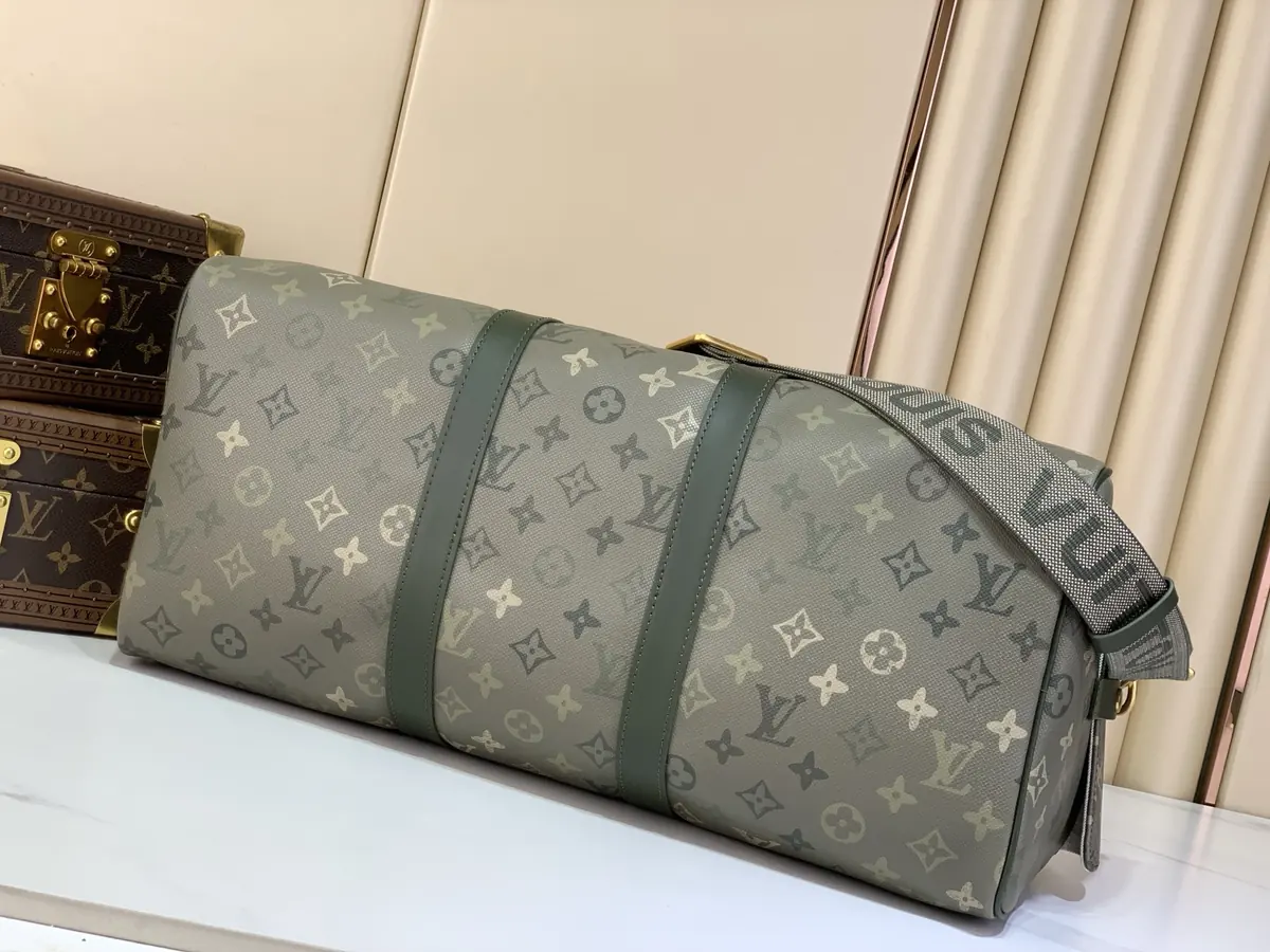 LV Style Beige Leather Travel Bag Lookbook Reference image 4