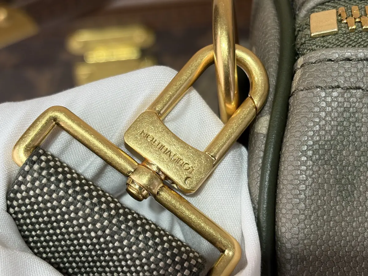 LV Style Beige Leather Travel Bag Lookbook Reference image 6