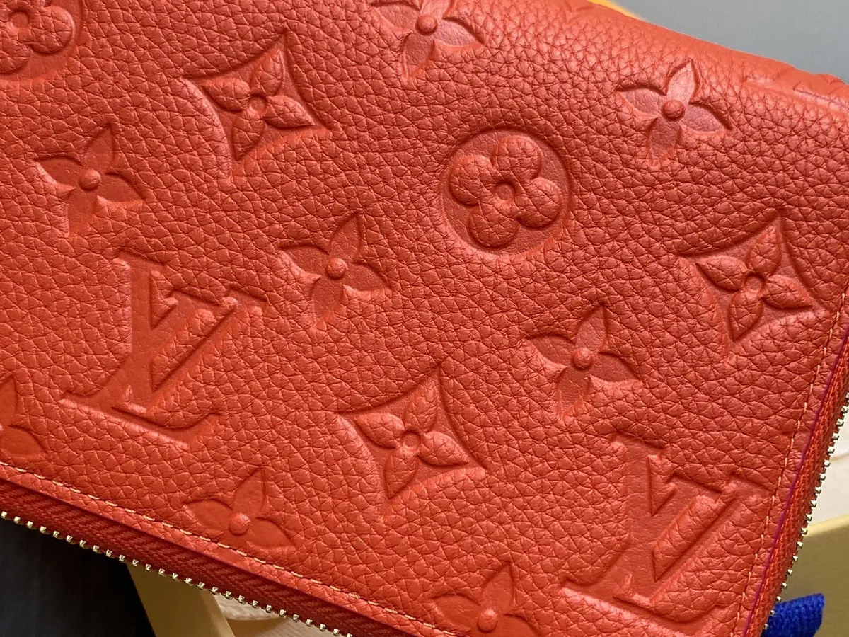 LV Style Beige Leather Wallet Bags detail image 2 from source 787744