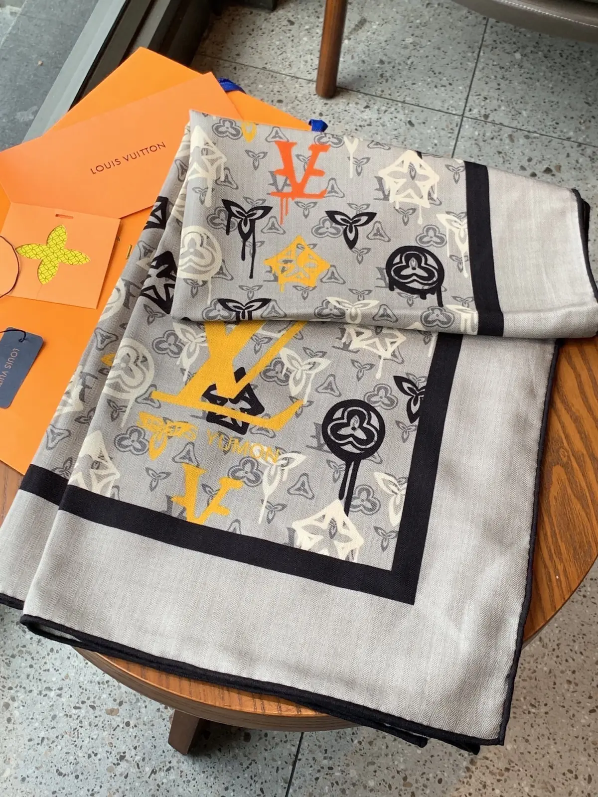 LV Style Beige Shoulder Bag Lookbook Reference image 4